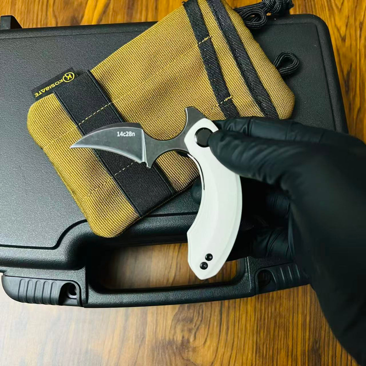 ZD014EDC Carry a folding knife karambit defense