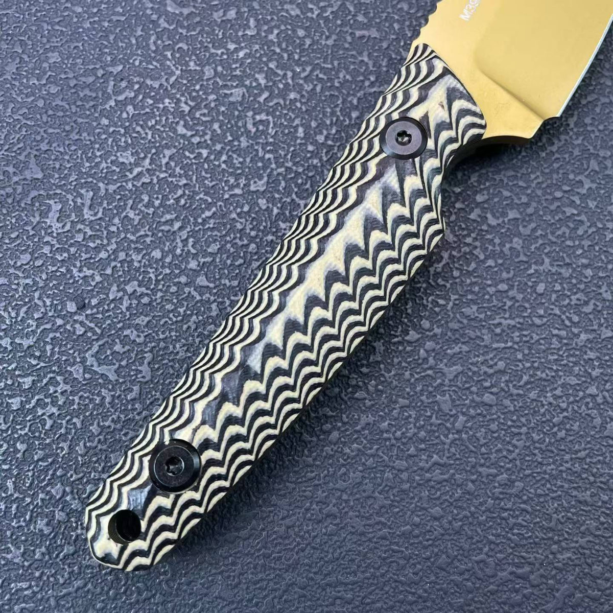 DJ030 RMJ Large Gold-Finish Compact Fixed-Blade Knife